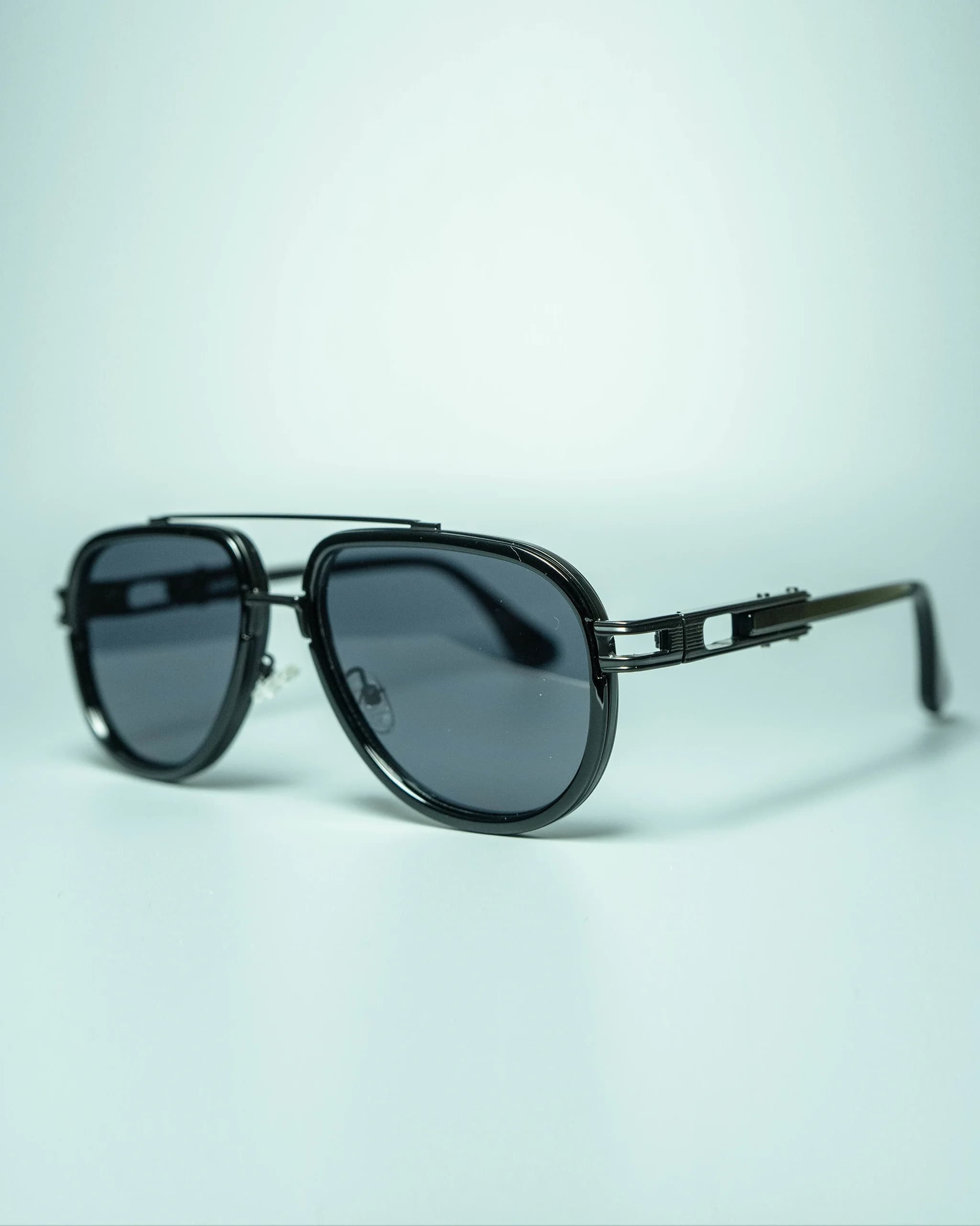 MONARQ Black – Unisex Aviator Sunglasses | Aureto view 3