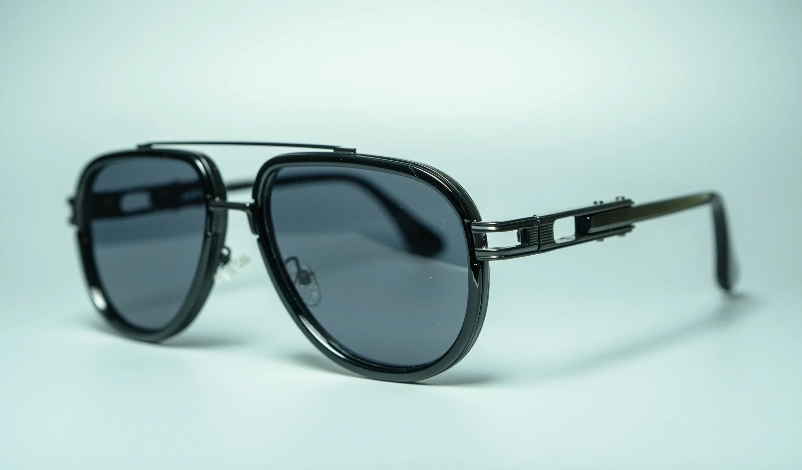 MONARQ Black – Unisex Aviator Sunglasses | Aureto view 4