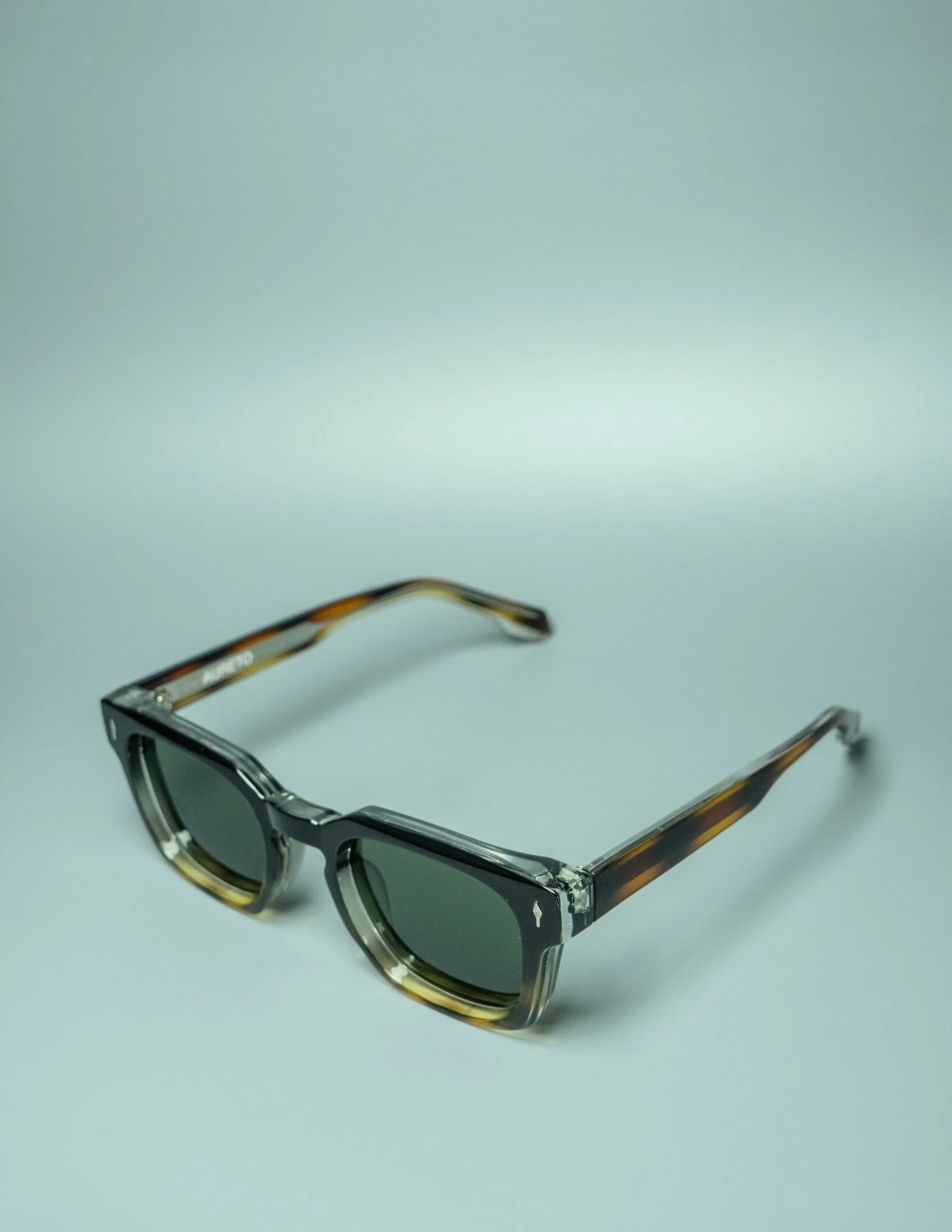 Silvan – Unisex Square Acetate Sunglasses | Aureto view 3