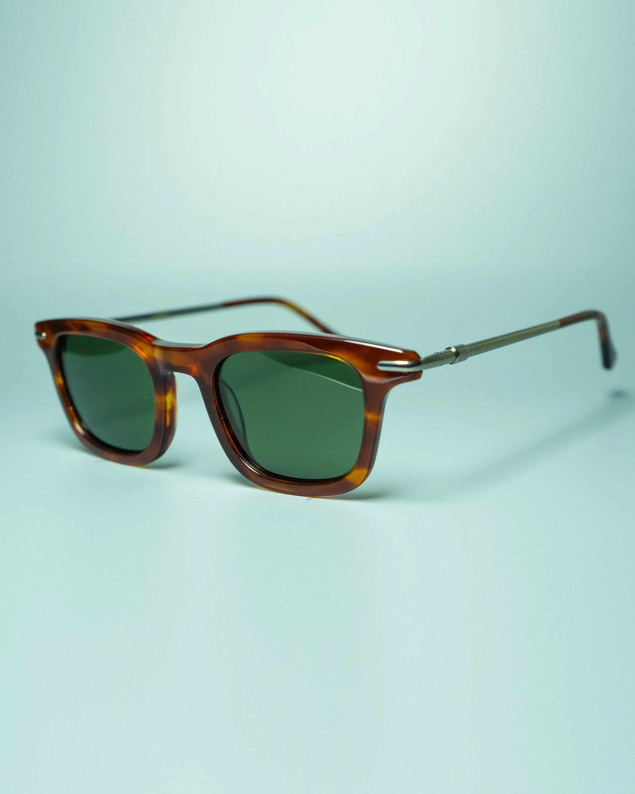 Altura classic – Tortoiseshell Sunglasses | Aureto view 3