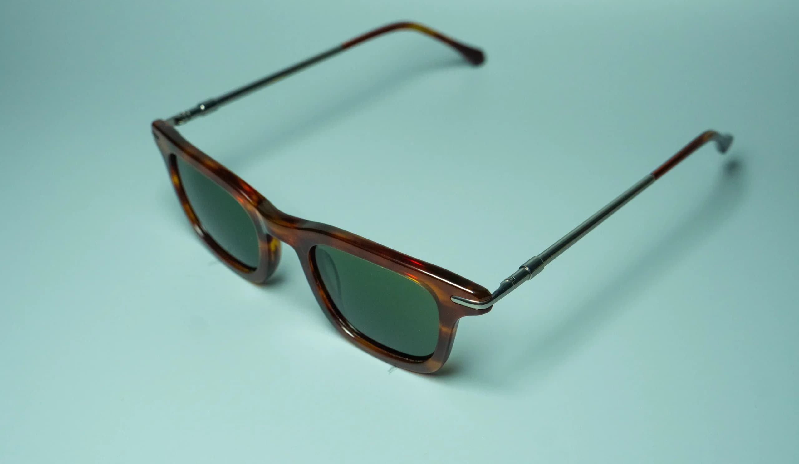Altura classic – Tortoiseshell Sunglasses | Aureto view 5