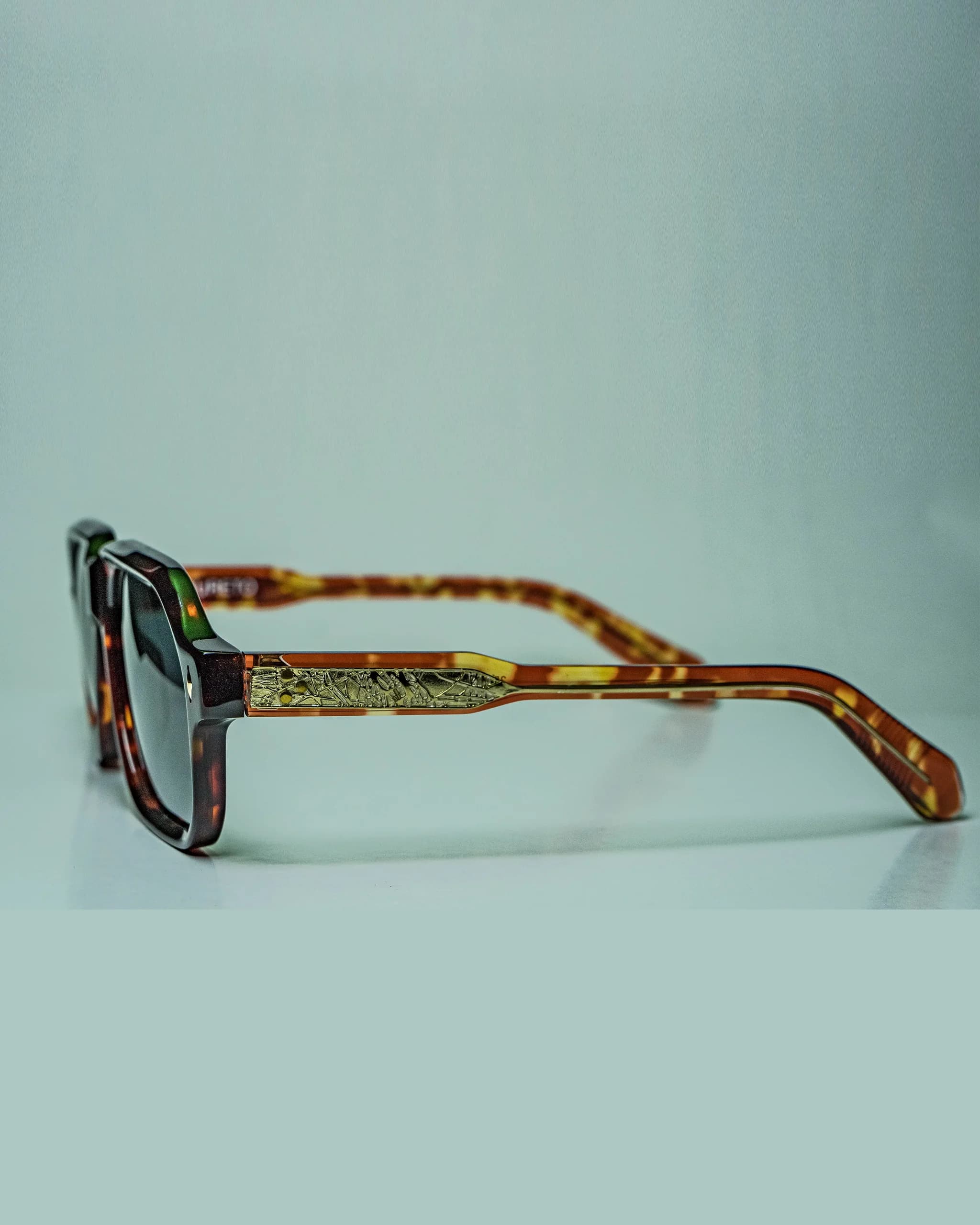 Havana Classic – Square Tortoiseshell Sunglasses | Aureto view 4