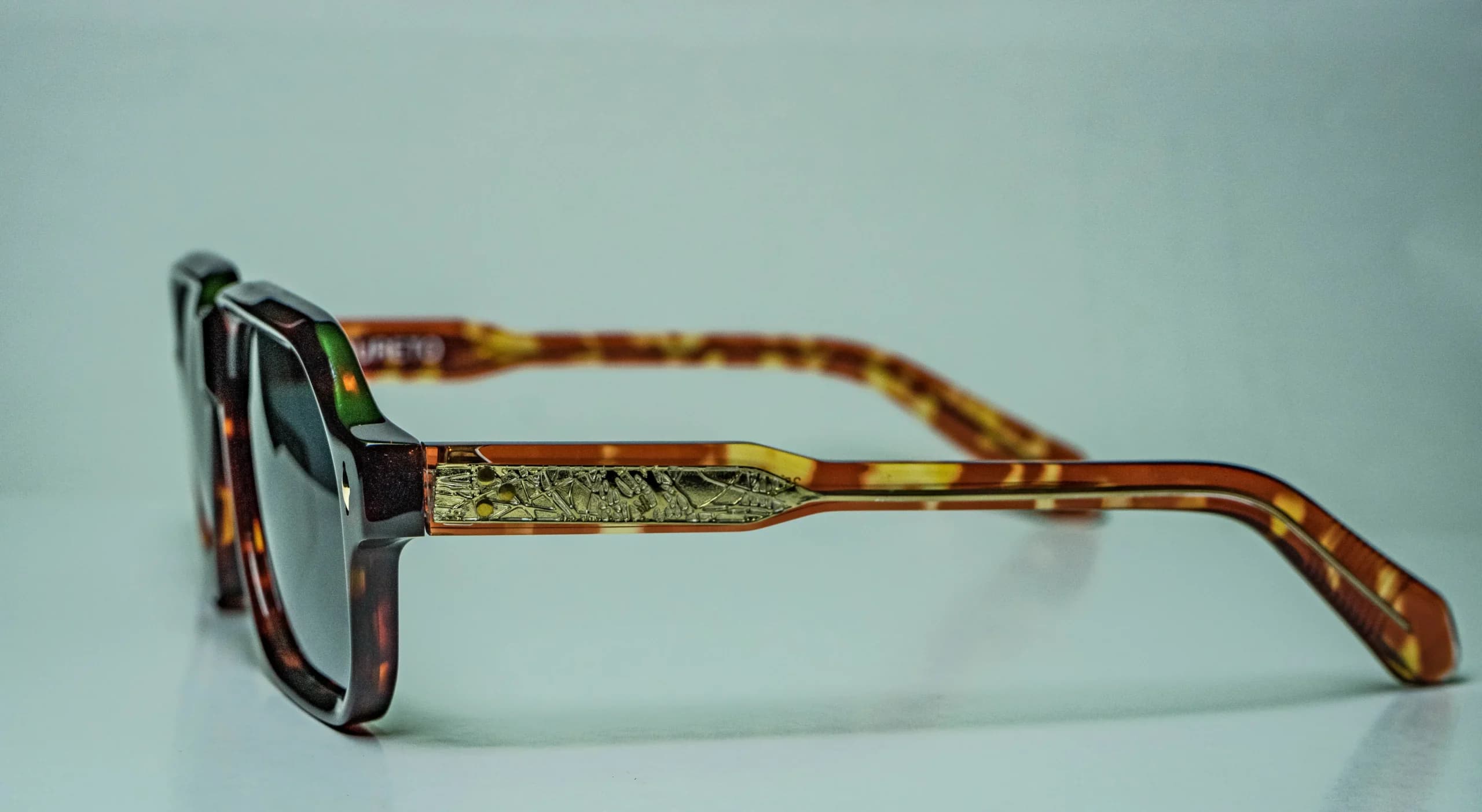 Havana Classic – Square Tortoiseshell Sunglasses | Aureto view 3