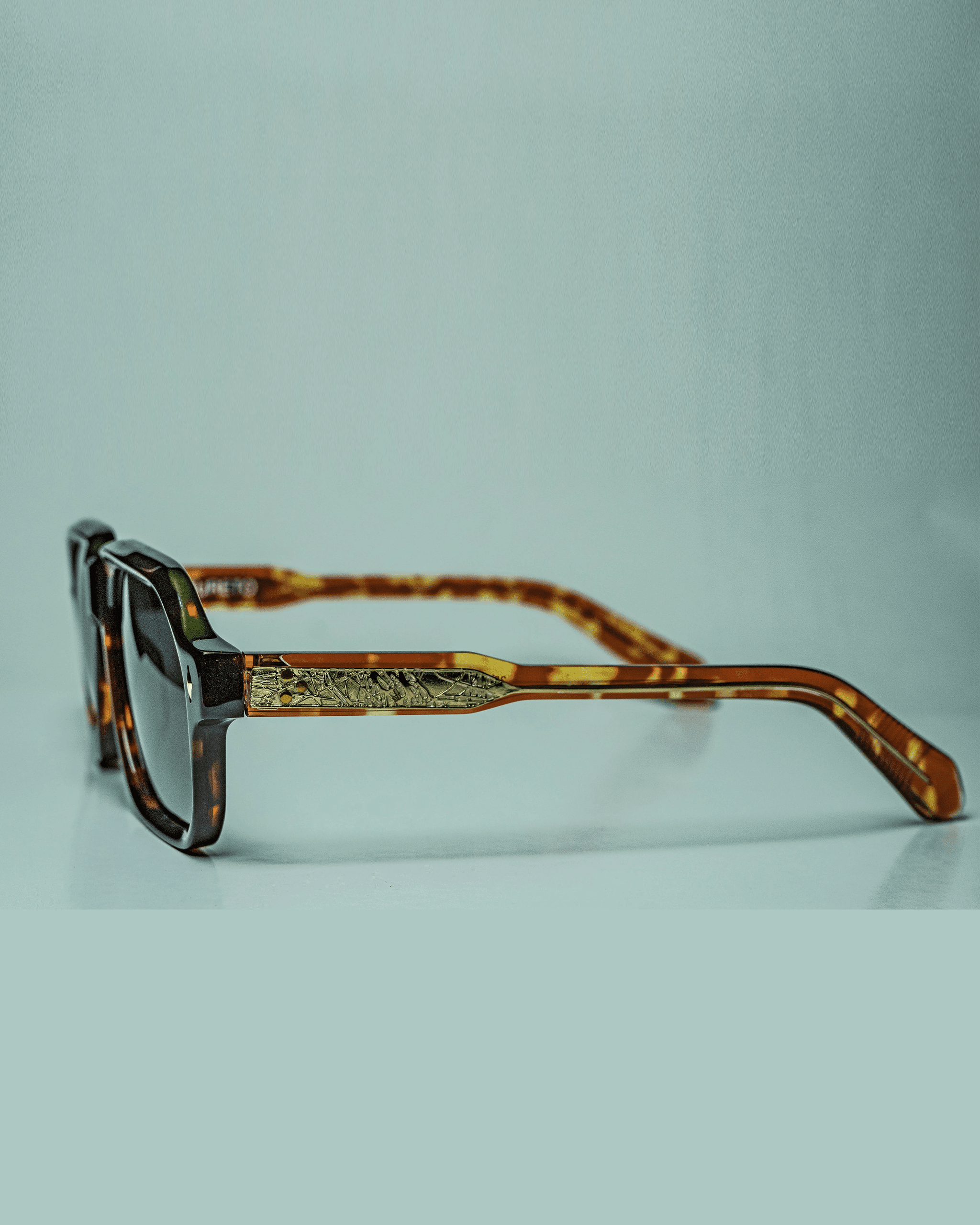 Havana Classic – Square Tortoiseshell Sunglasses | Aureto view 2