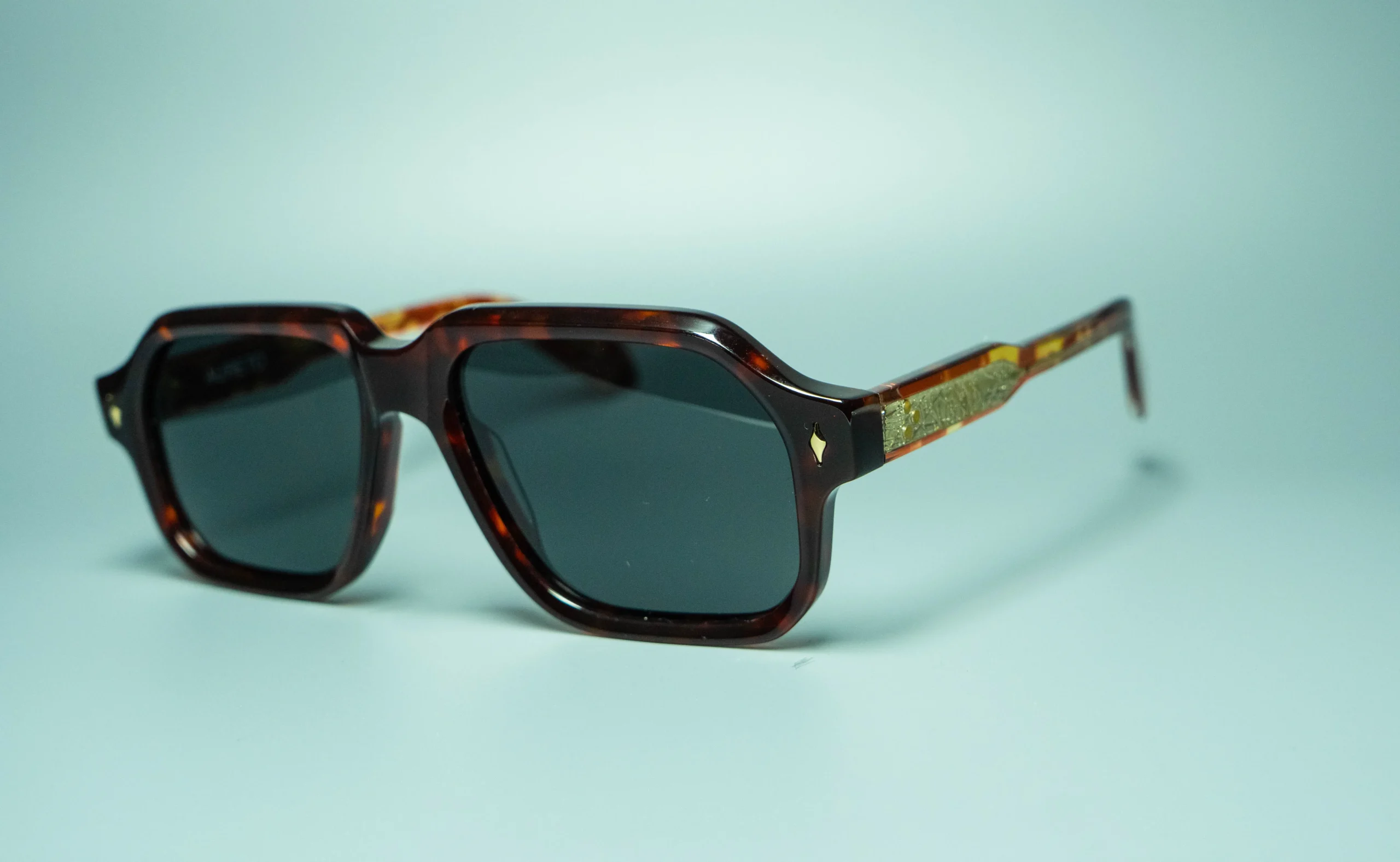 Havana Classic – Square Tortoiseshell Sunglasses | Aureto view 6