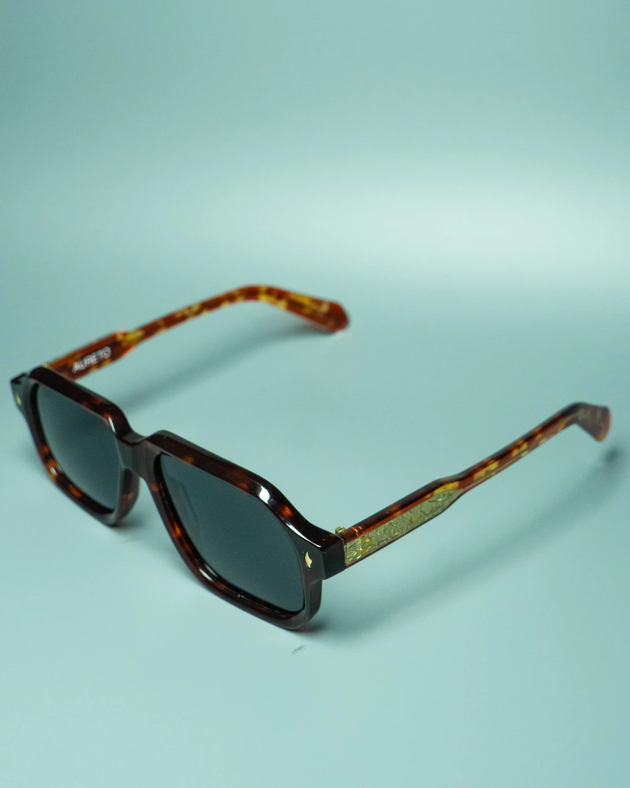 Havana Classic – Square Tortoiseshell Sunglasses | Aureto view 6