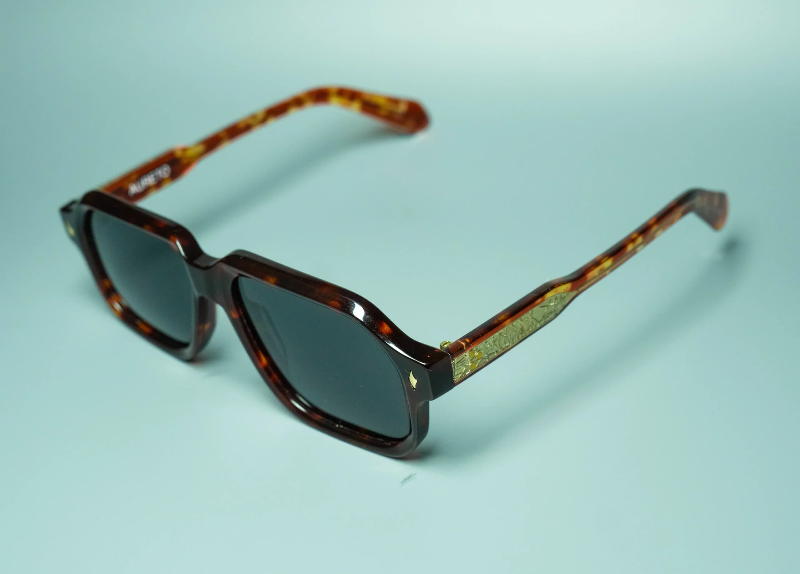 Havana Classic – Square Tortoiseshell Sunglasses | Aureto view 5