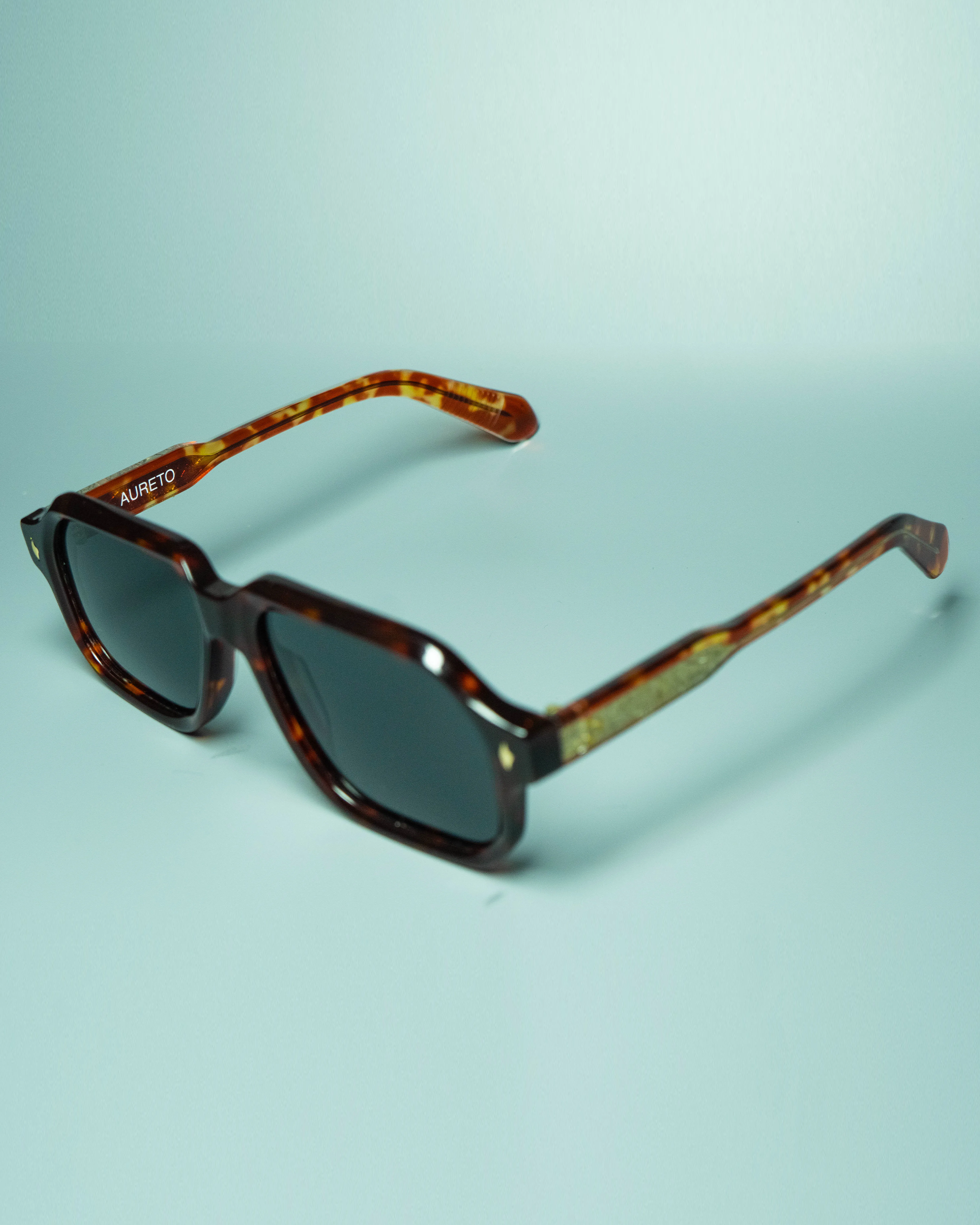 Havana Classic – Square Tortoiseshell Sunglasses | Aureto view 3