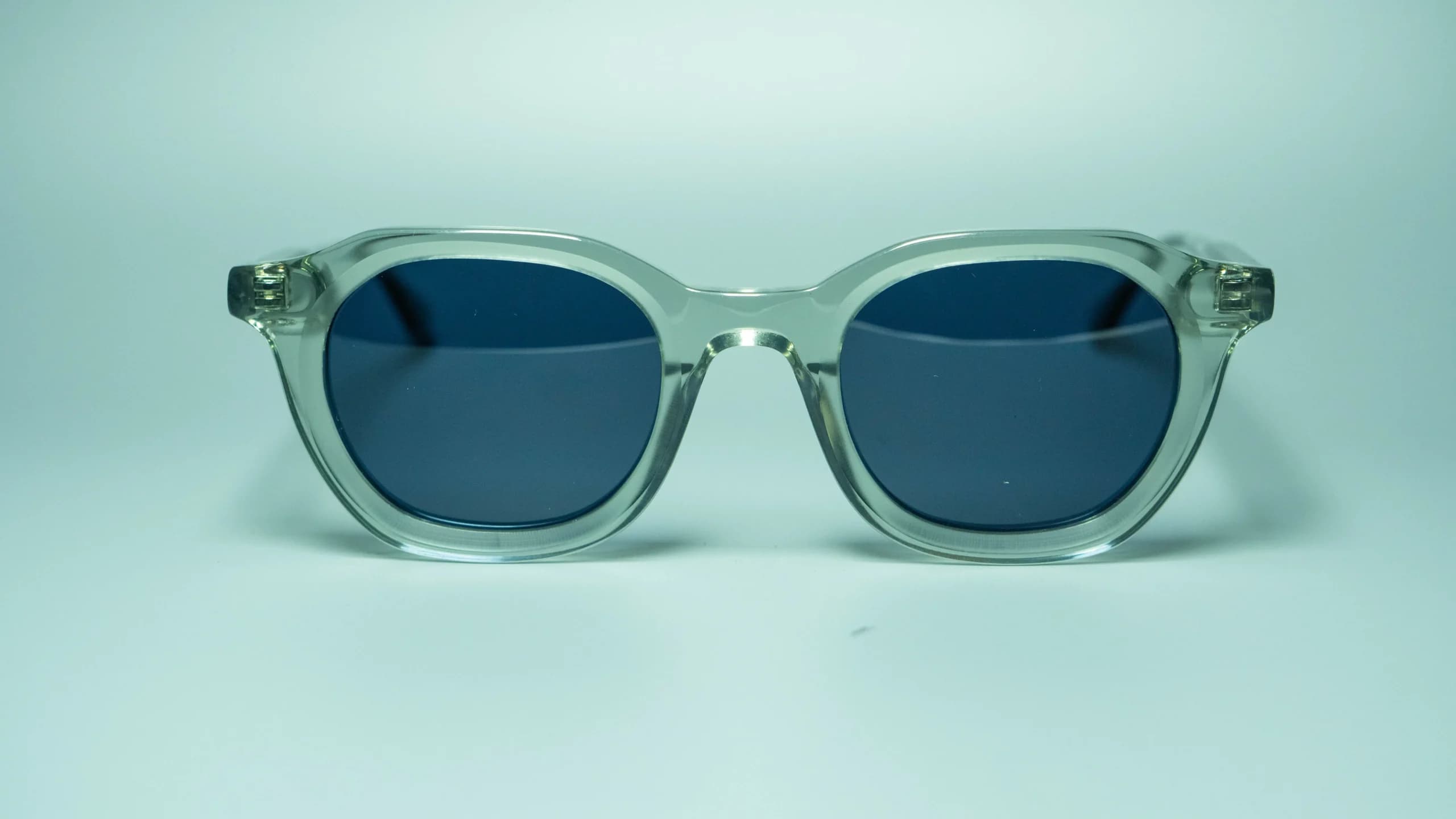 Lumen – Unisex Clear Round Acetate Sunglasses | Aureto view 6