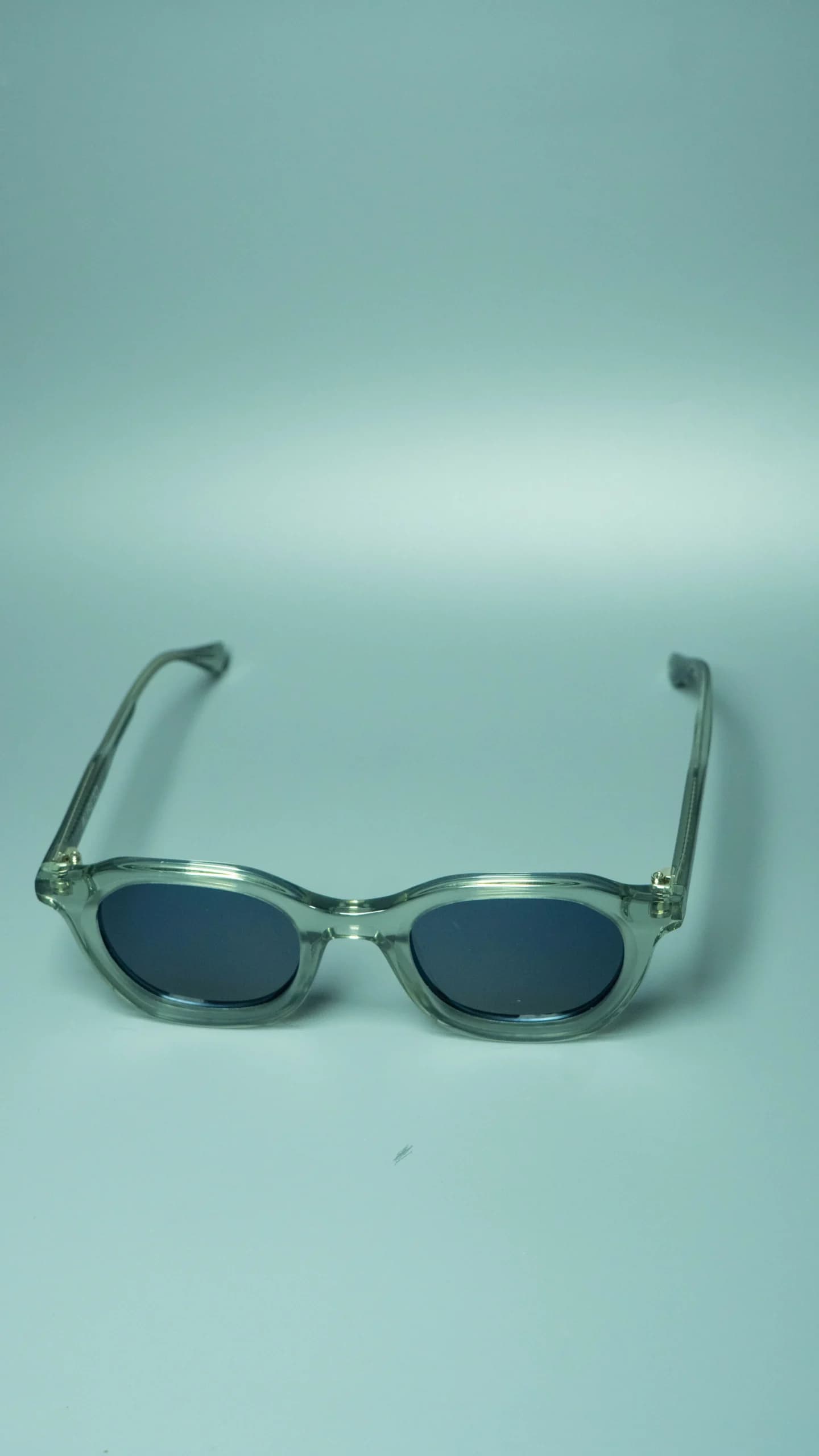 Lumen – Unisex Clear Round Acetate Sunglasses | Aureto view 5
