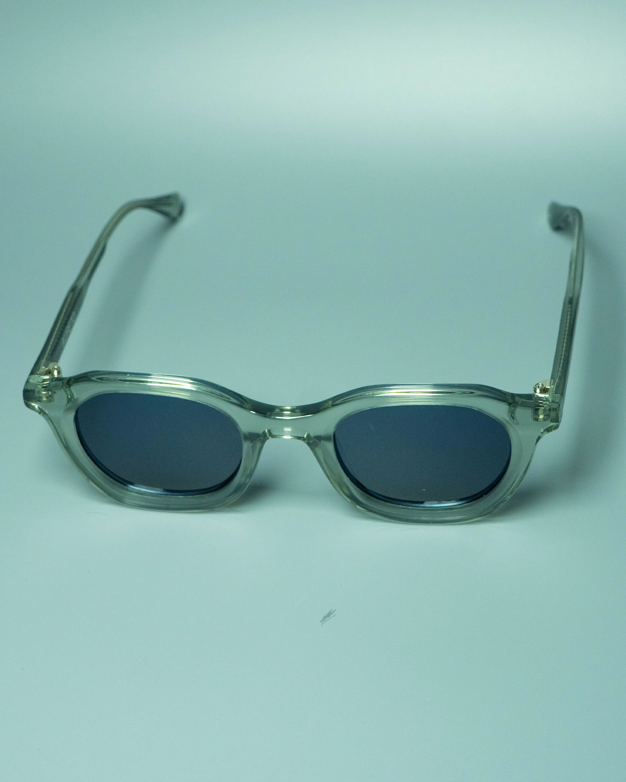Lumen – Unisex Clear Round Acetate Sunglasses | Aureto view 2