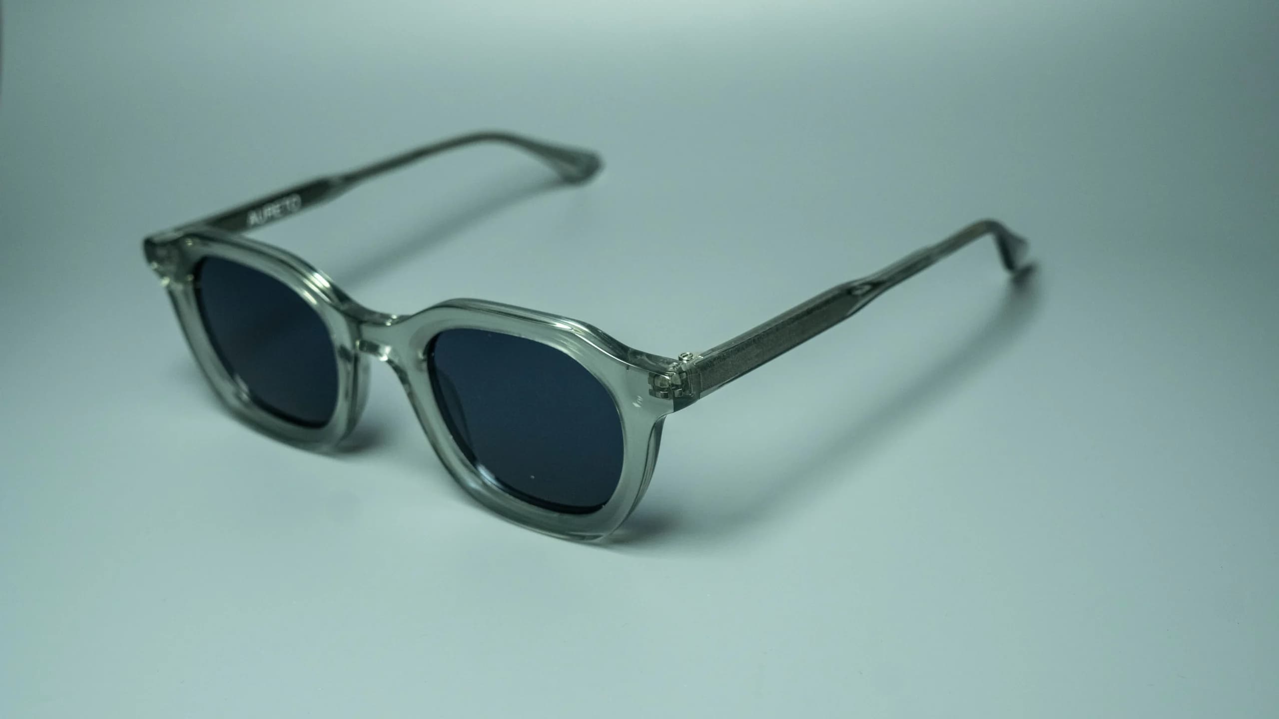 Lumen – Unisex Clear Round Acetate Sunglasses | Aureto view 4