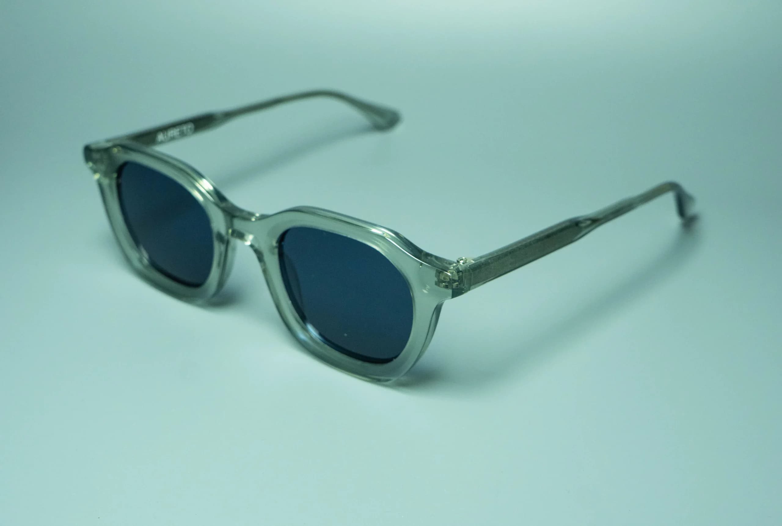 Lumen – Unisex Clear Round Acetate Sunglasses | Aureto view 3