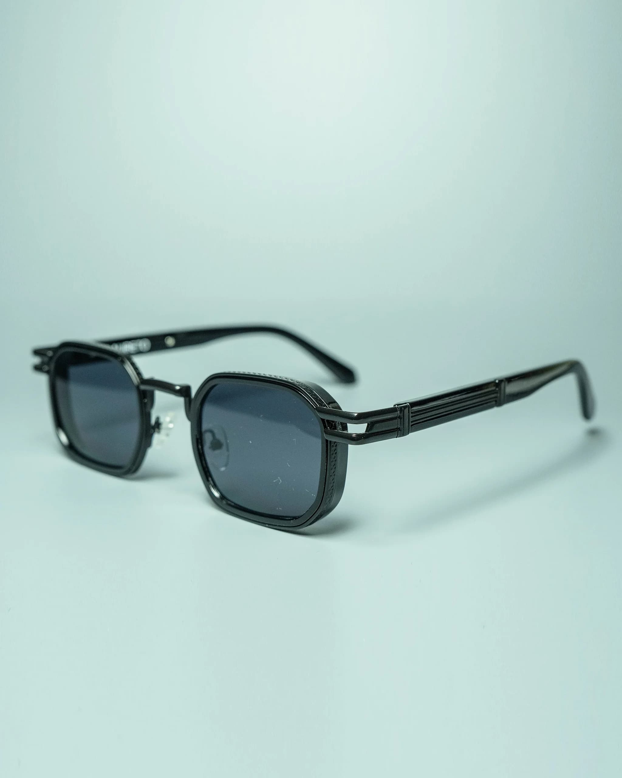 Onyx – Unisex Round Steampunk-Style Metal Sunglasses | Aureto view 2