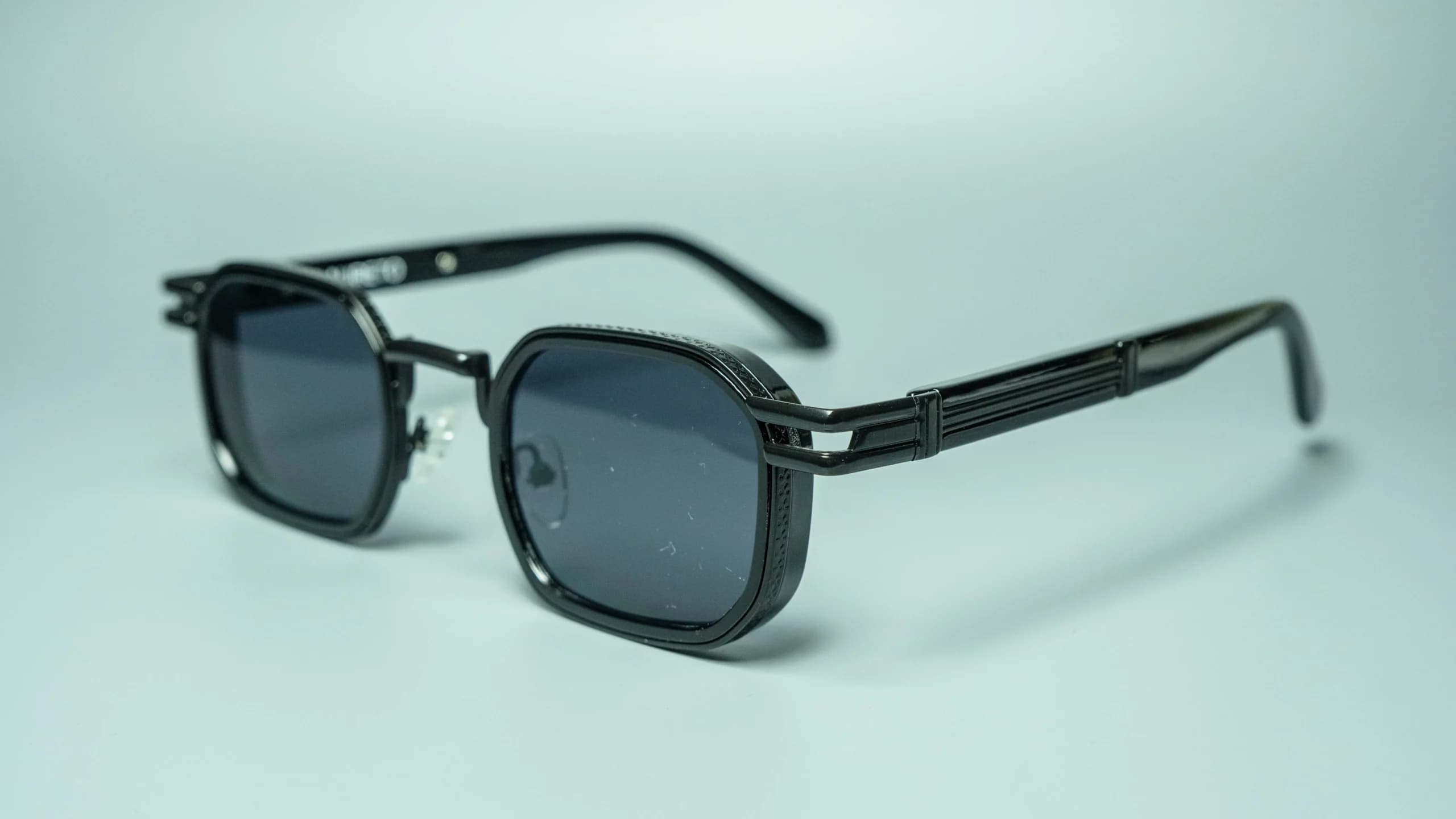 Onyx – Unisex Round Steampunk-Style Metal Sunglasses | Aureto view 4