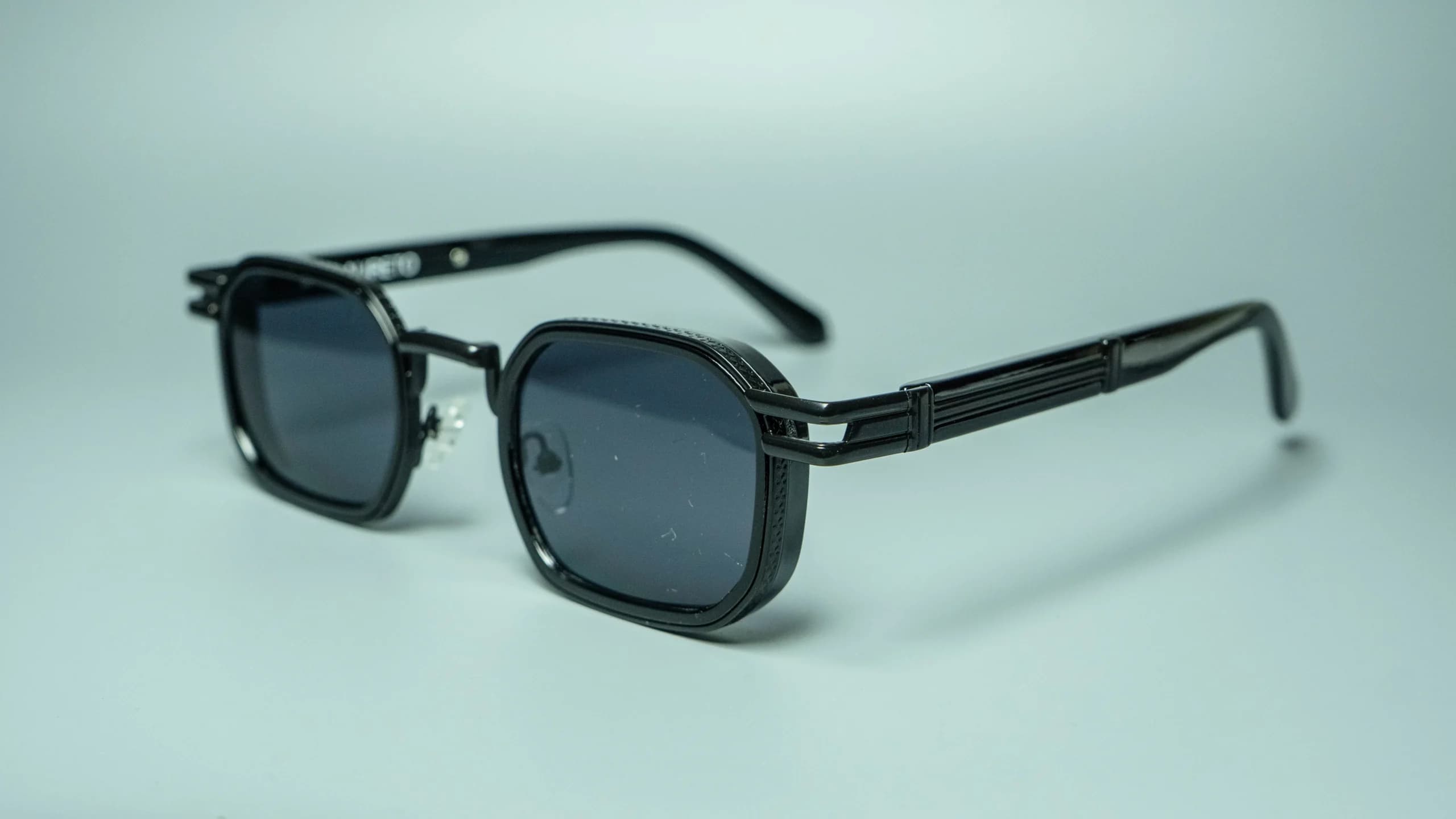 Onyx – Unisex Round Steampunk-Style Metal Sunglasses | Aureto view 3