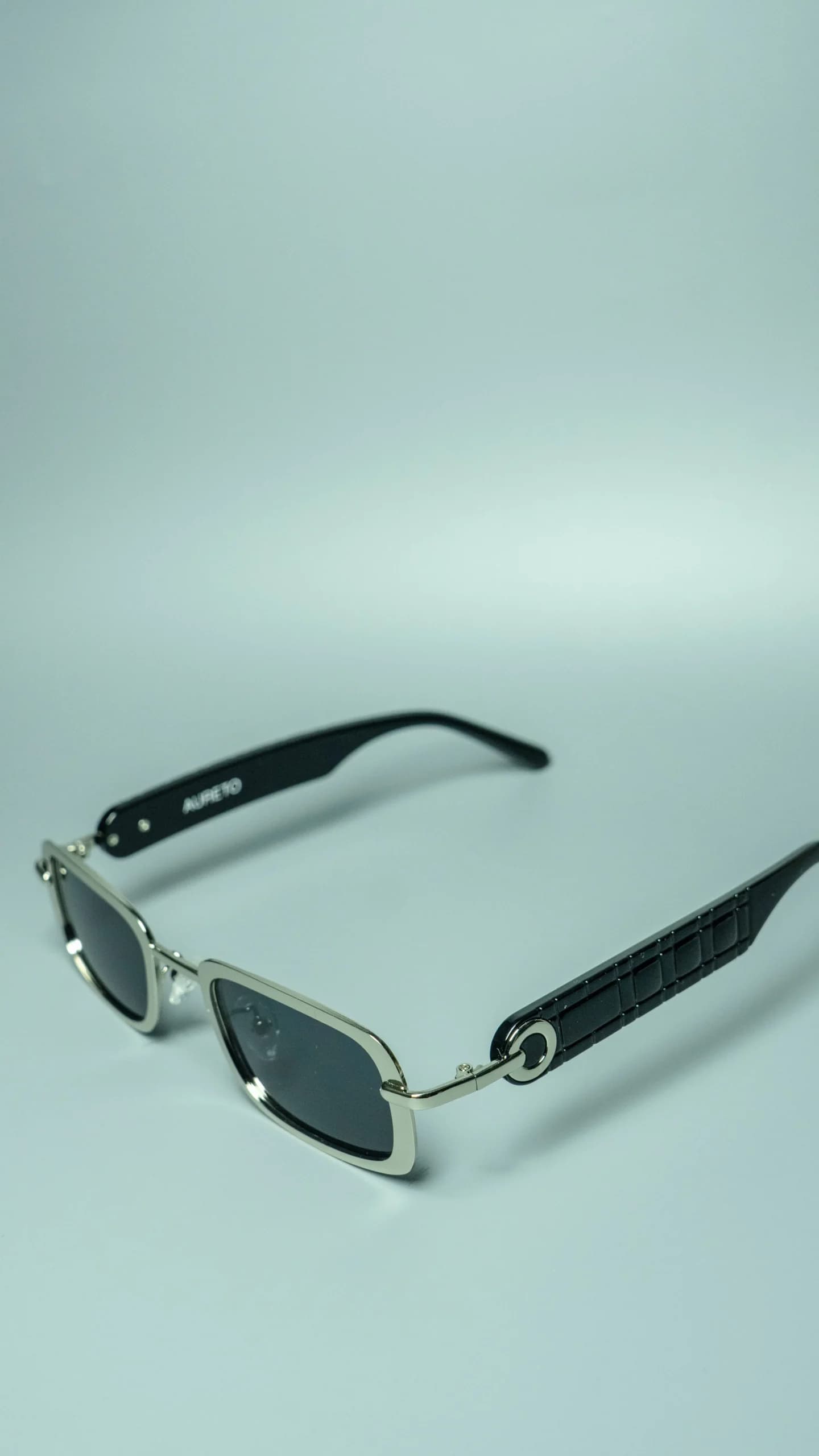 Valen Silver – Unisex Rectangular Metal Sunglasses | Aureto view 4